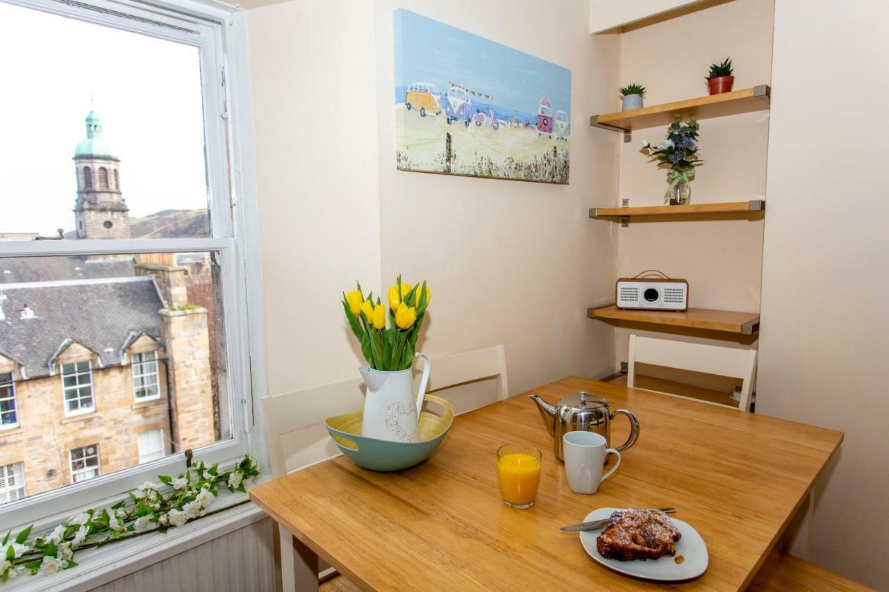 Spacious 2 Bed Apartment In The Heart Of Old Town Edinburgh Exterior foto